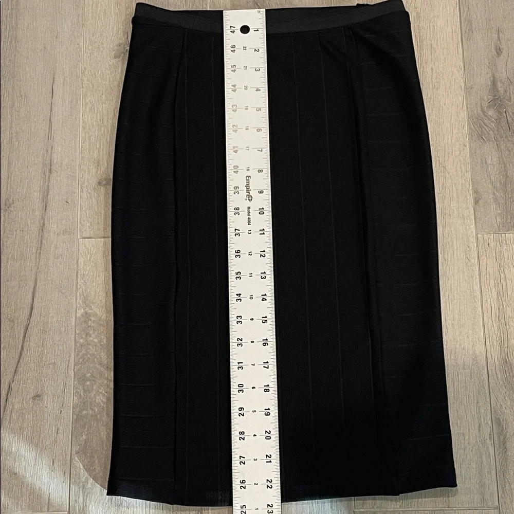 Zara B&W Black Pinstripe Stretch Pencil Skirt Career Office Size M